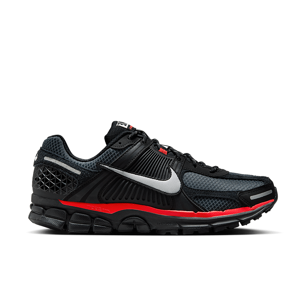 Nike Zoom Vomero 5 Black Metallic University Red Nike Zoom Vomero 5 Black Metallic University Red